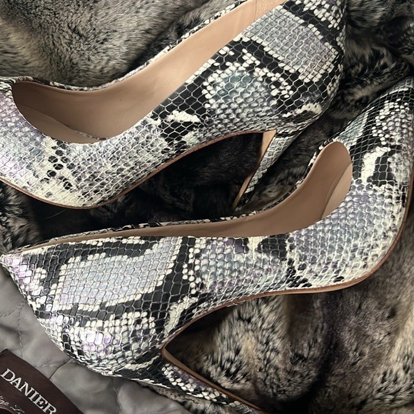 Also snake skin patterned leather shoes; beautiful and great condition. - Picture 7 of 7